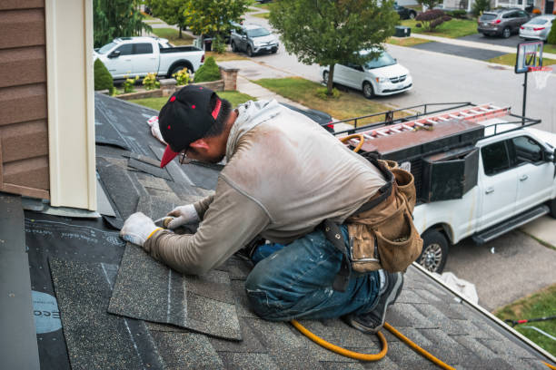 Professional Emergency Roof Repair technician working in Red Rock, TX